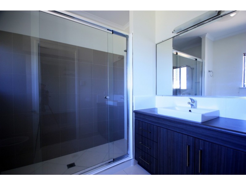 9 Eros, Ooralea QLD 4740