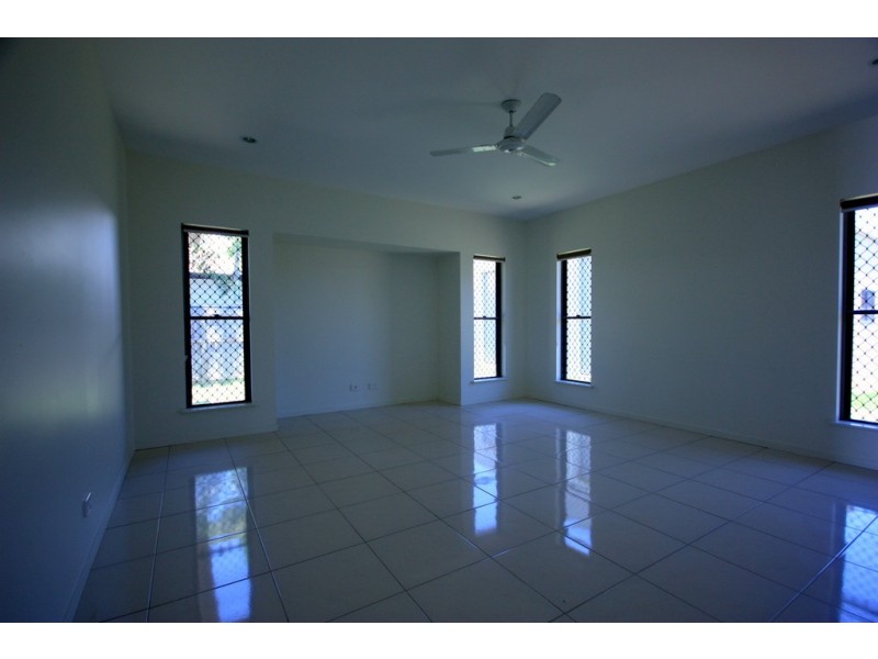 9 Eros, Ooralea QLD 4740