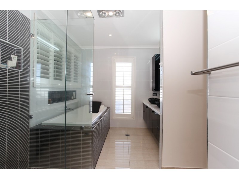 61 Manning Street, Rural View QLD 4740