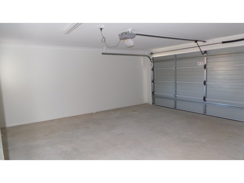 33 Newport Parade, Blacks Beach QLD 4740