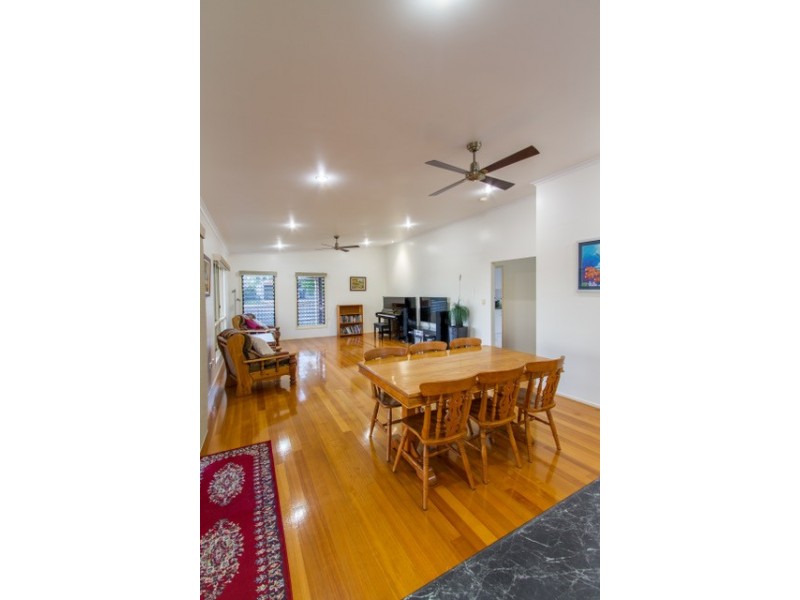 4 Arana Drive, Rural View QLD 4740