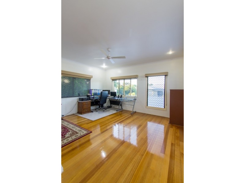 4 Arana Drive, Rural View QLD 4740