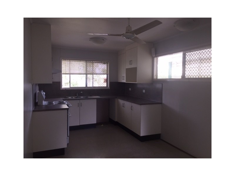 10 Beresford Cres, Dysart QLD 4745