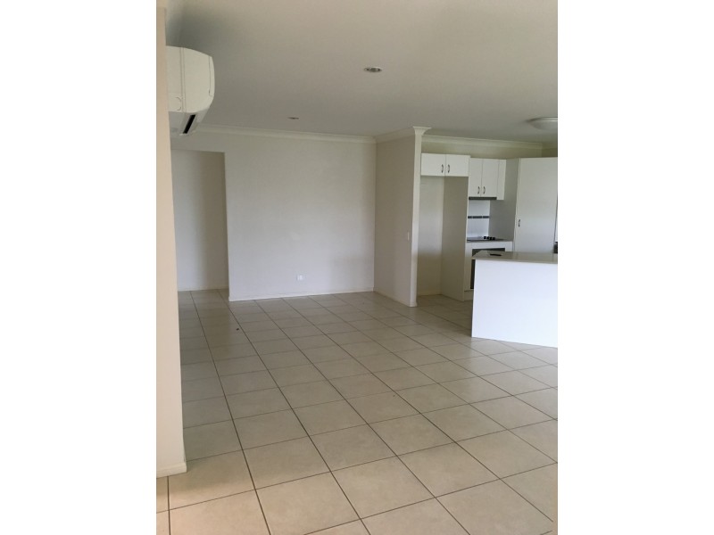 1/37 Whitehaven Drive, Blacks Beach QLD 4740