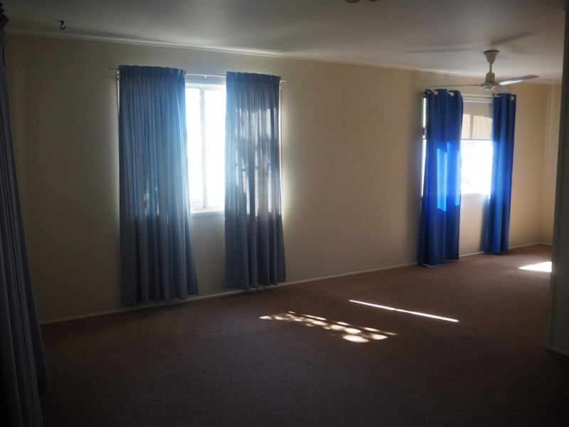 27 Beardmore Crescent, Dysart QLD 4745