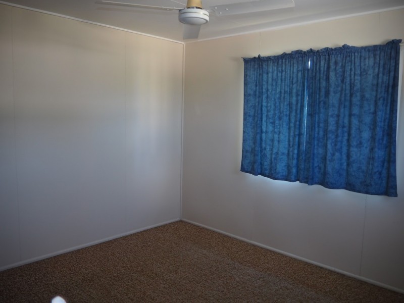 27 Beardmore Crescent, Dysart QLD 4745