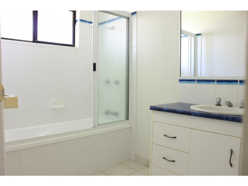 6 Lois Street, Mount Pleasant QLD 4740