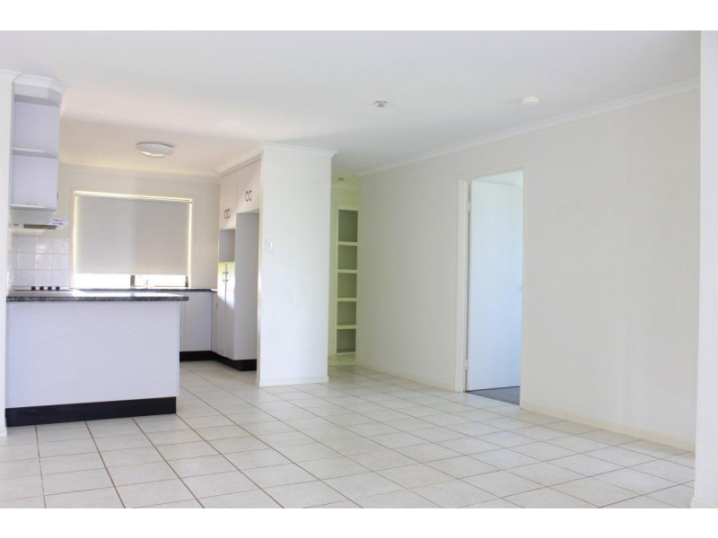 6 Lois Street, Mount Pleasant QLD 4740