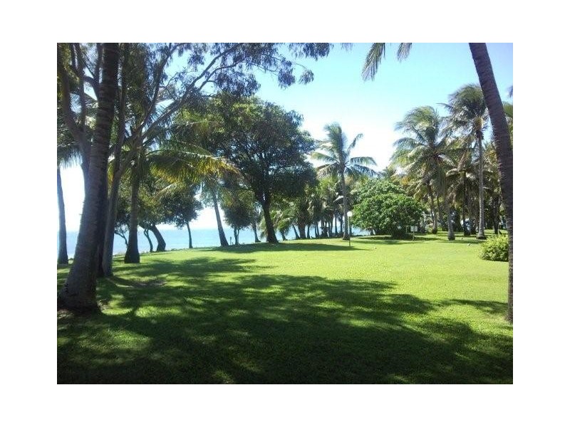 1/18 Beach Road, Dolphin Heads QLD 4740