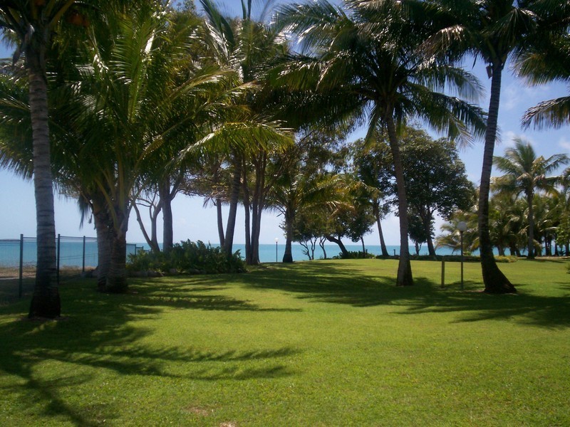 1/18 Beach Road, Dolphin Heads QLD 4740