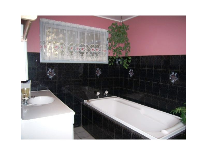 1 Hartog Street, Andergrove QLD 4740