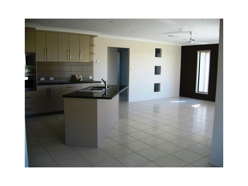 41 Gingham Street, Glenella QLD 4740