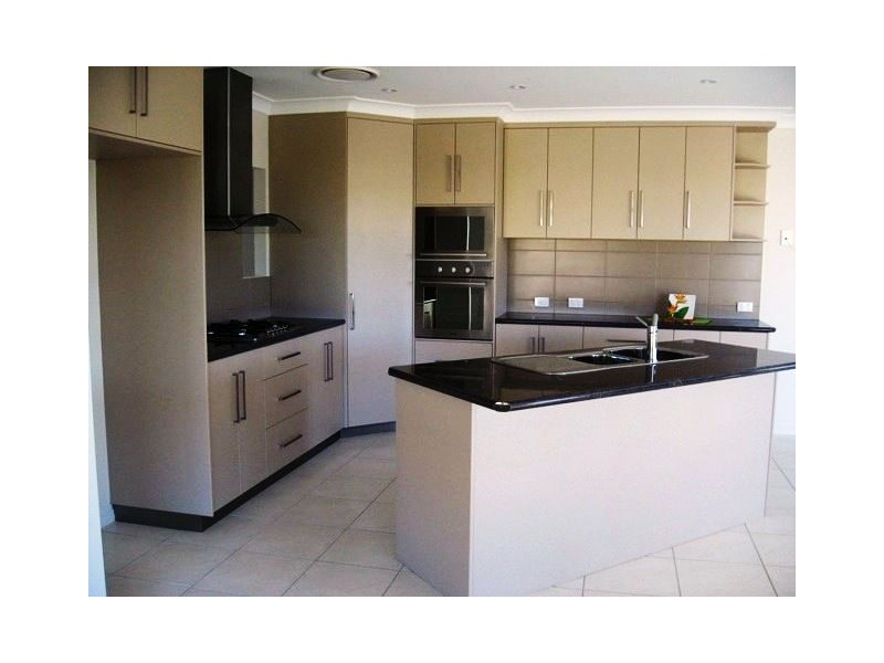 41 Gingham Street, Glenella QLD 4740