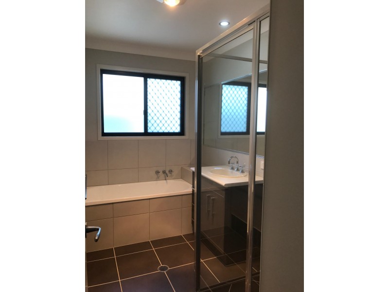 5/11 Bennett Crt, Moranbah QLD 4744