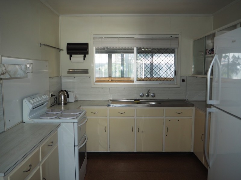 2 Armstrong Cres, Dysart QLD 4745