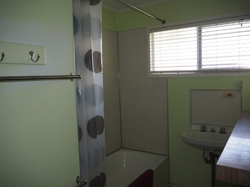 2 Armstrong Cres, Dysart QLD 4745