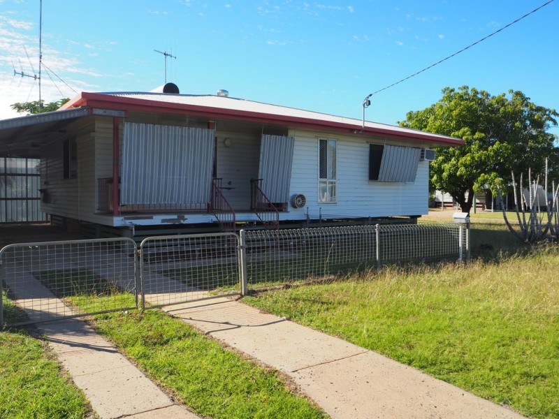 2 Armstrong Cres, Dysart QLD 4745
