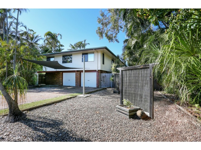 32 Bourke Street, Blacks Beach QLD 4740