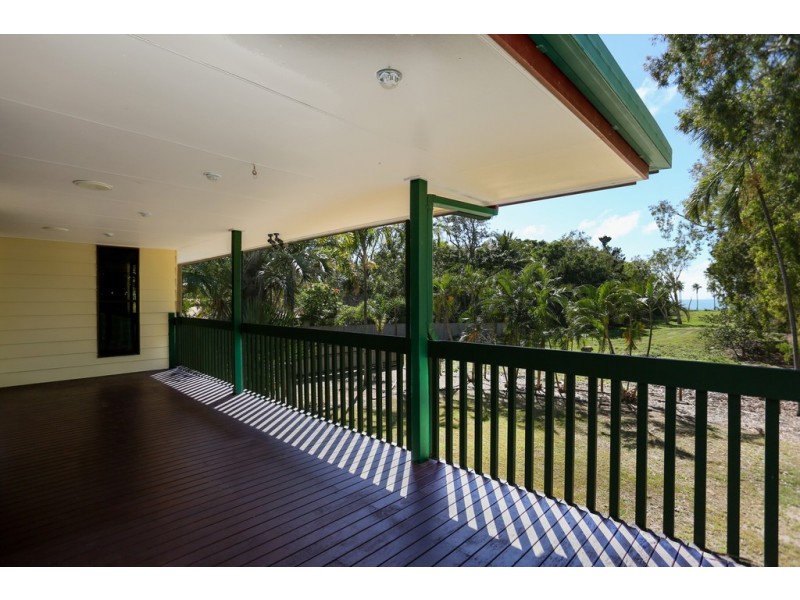 32 Bourke Street, Blacks Beach QLD 4740