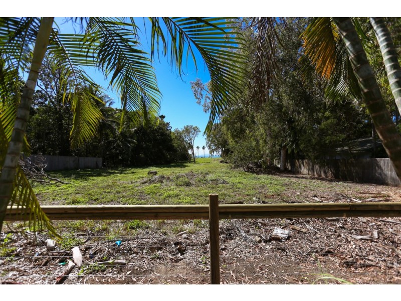 32 Bourke Street, Blacks Beach QLD 4740
