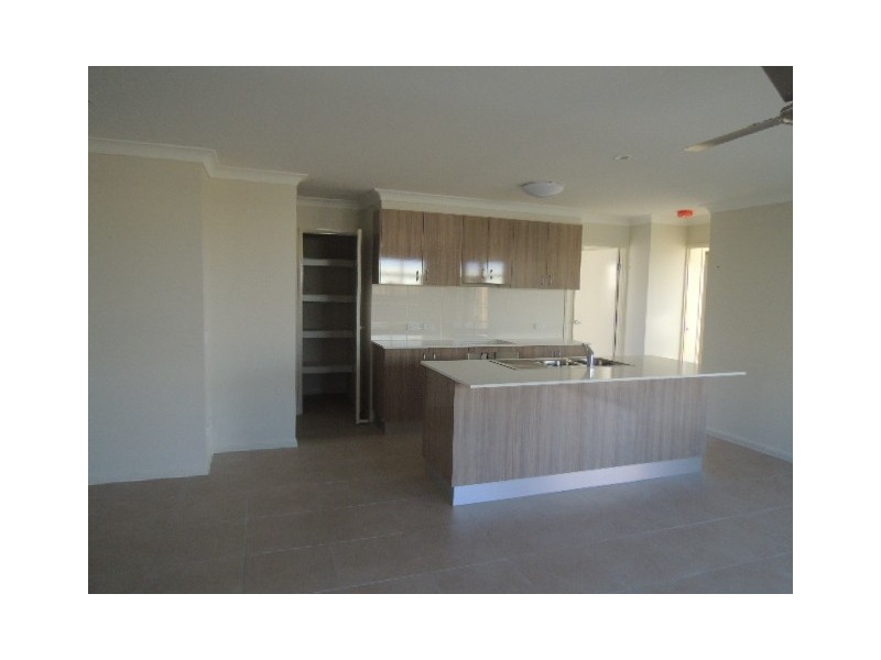 66 Commander Parade, Shoal Point QLD 4750