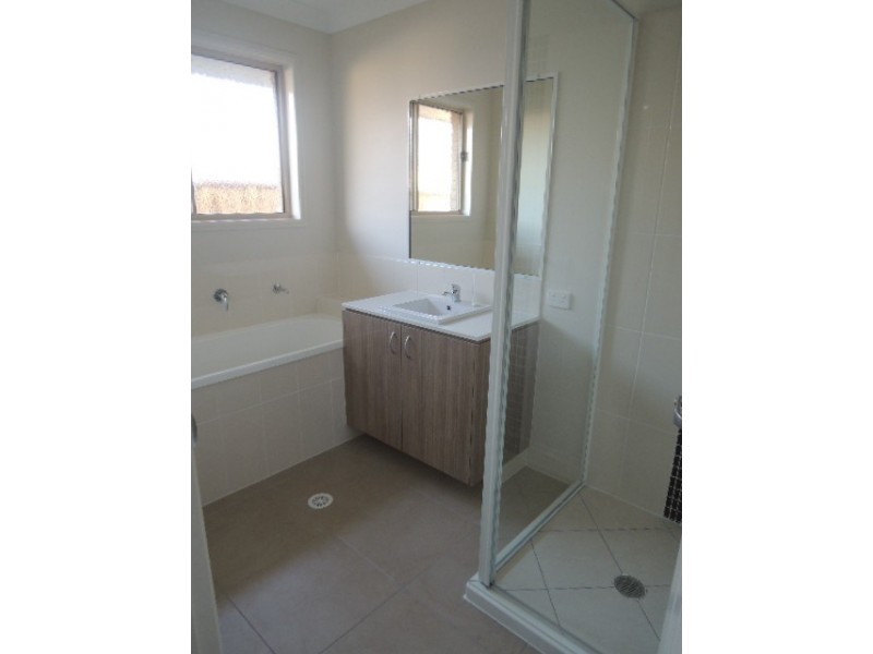 66 Commander Parade, Shoal Point QLD 4750