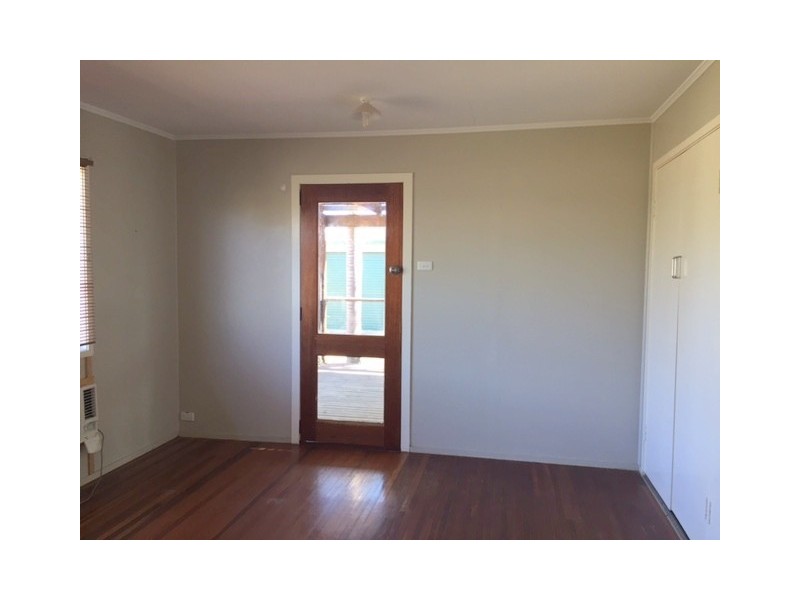 8 Armstrong Crescent, Dysart QLD 4745