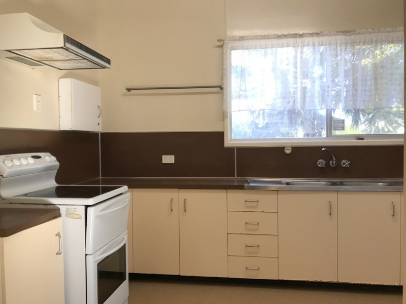 15 Flight Drive, Moranbah QLD 4744