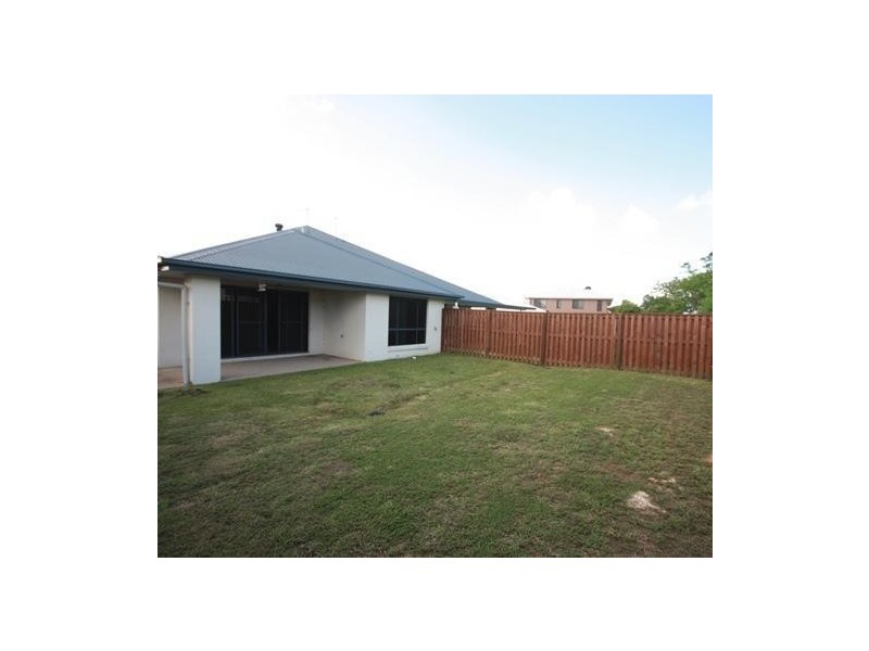 2/15 Bilgola Place, Blacks Beach QLD 4740