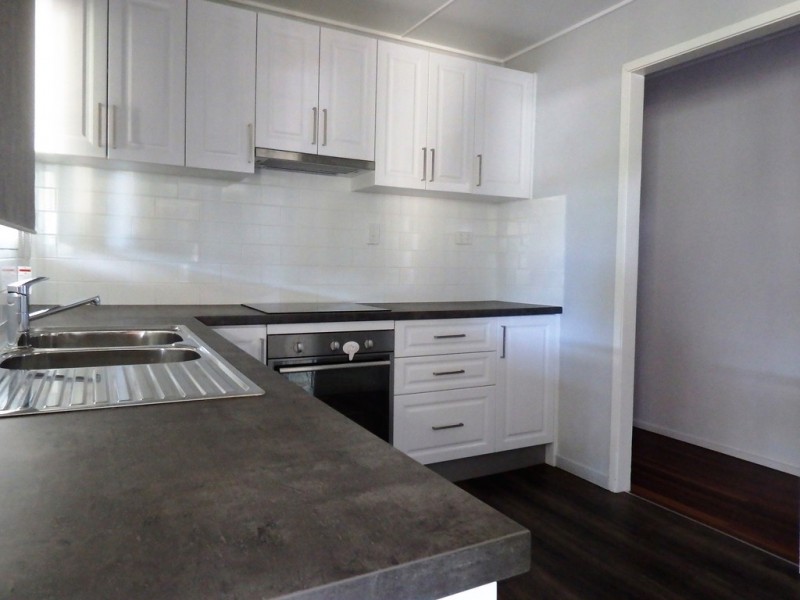 30 Middle Crescent, Dysart QLD 4745