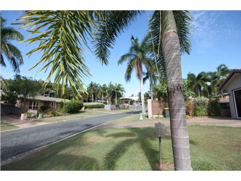 9 Pipeline Drive, Blacks Beach QLD 4740