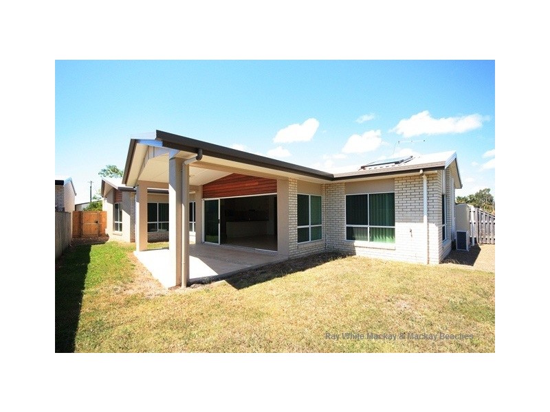 83 Village Cct, Eimeo QLD 4740