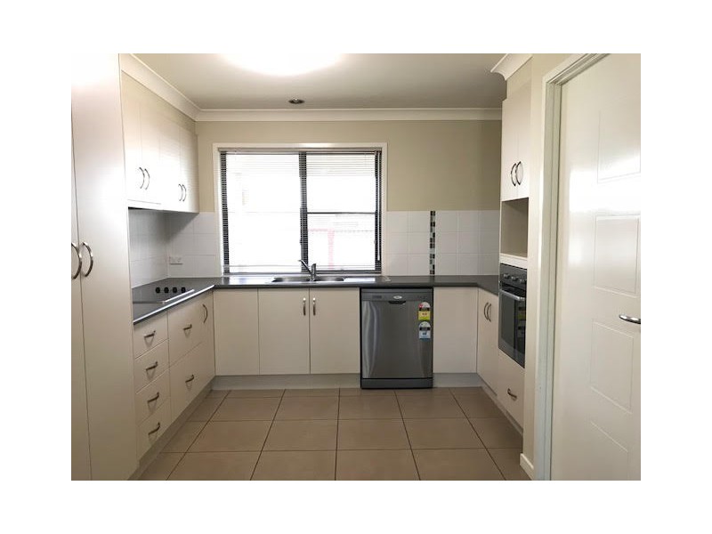 2/18 Thurston Dve, Moranbah QLD 4744