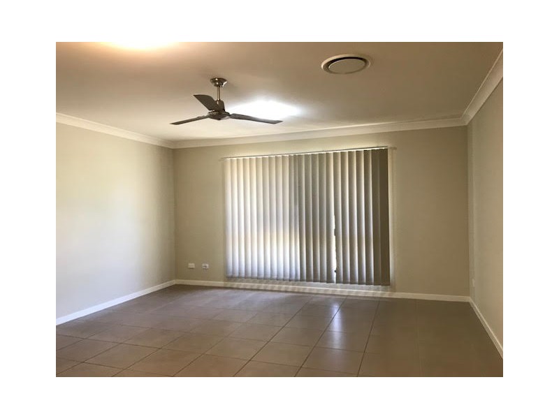 2/18 Thurston Dve, Moranbah QLD 4744