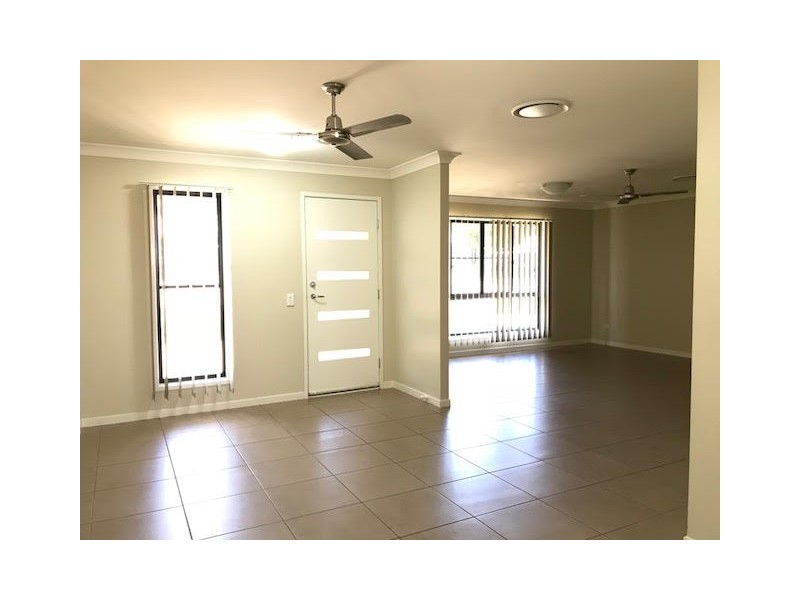 2/18 Thurston Dve, Moranbah QLD 4744