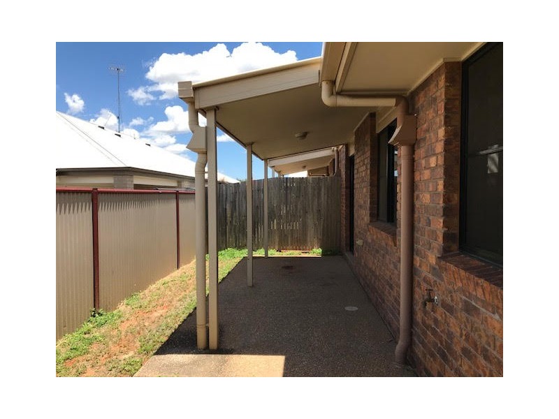 2/18 Thurston Dve, Moranbah QLD 4744