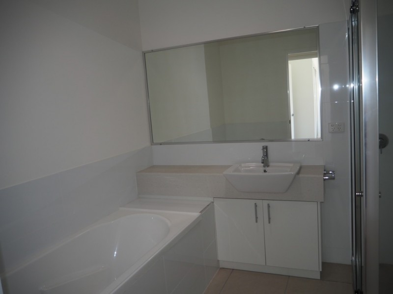 11 Matheson Ct, Middlemount QLD 4746