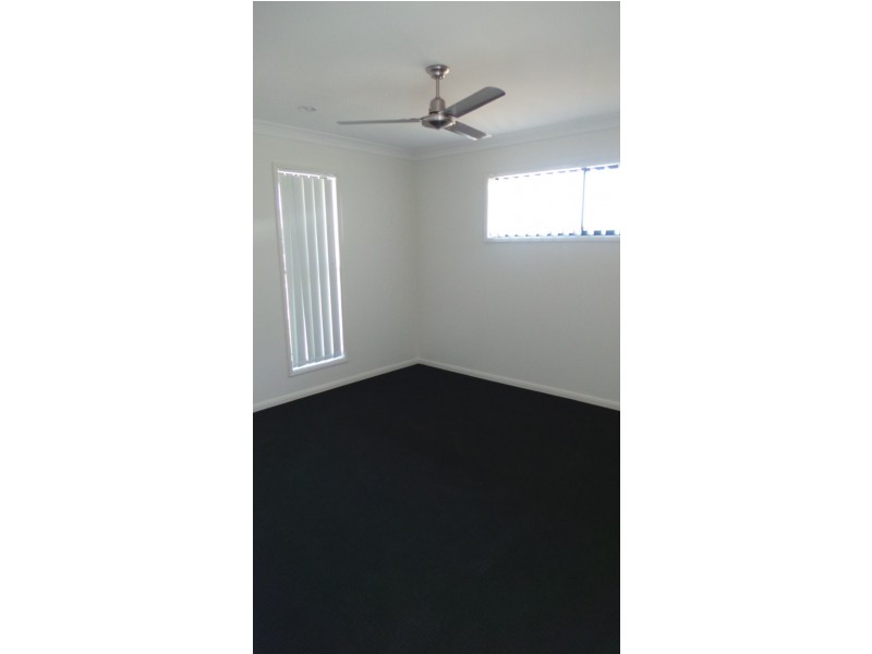 33 Newport Parade, Blacks Beach QLD 4740