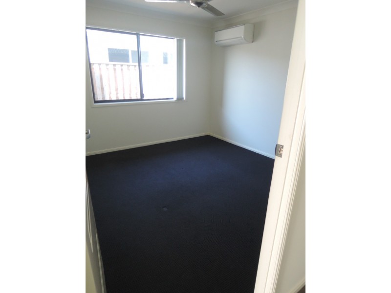 33 Newport Parade, Blacks Beach QLD 4740