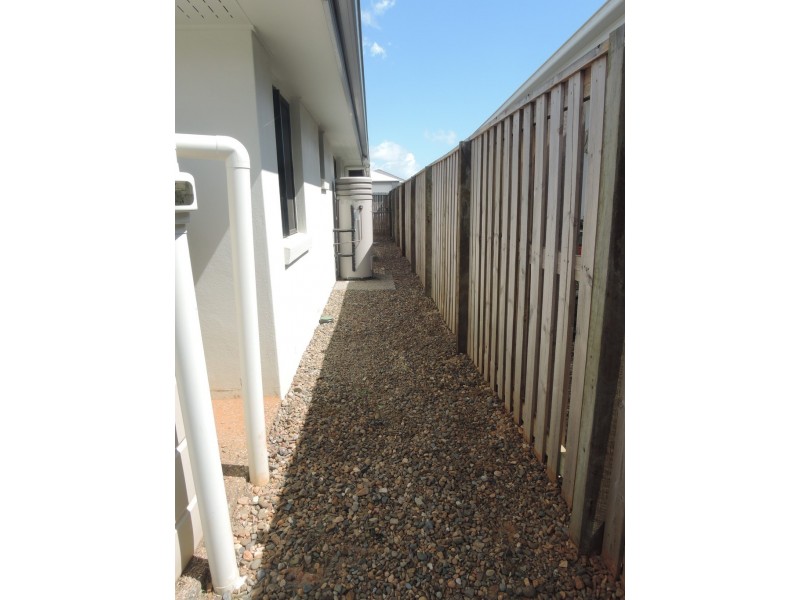 33 Newport Parade, Blacks Beach QLD 4740