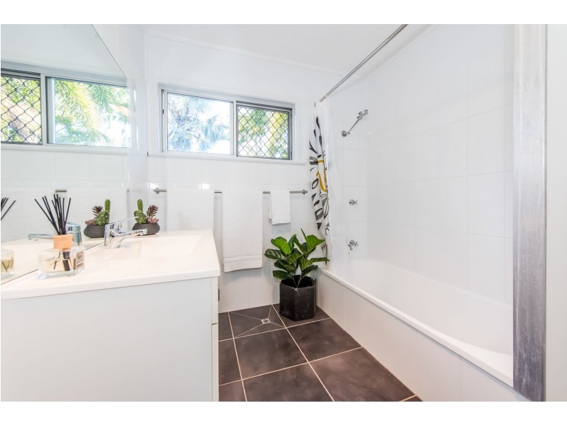 12 Downie Avenue, Bucasia QLD 4750