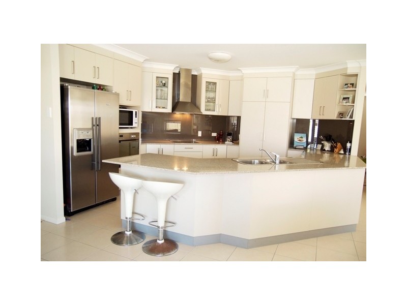 7 Woodroffe Place, Glenella QLD 4740