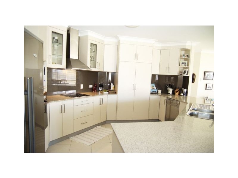 7 Woodroffe Place, Glenella QLD 4740