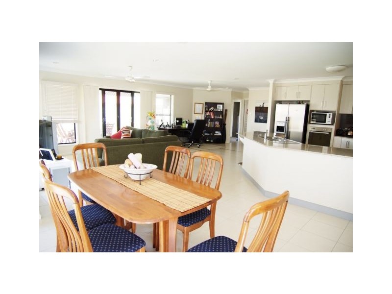 7 Woodroffe Place, Glenella QLD 4740