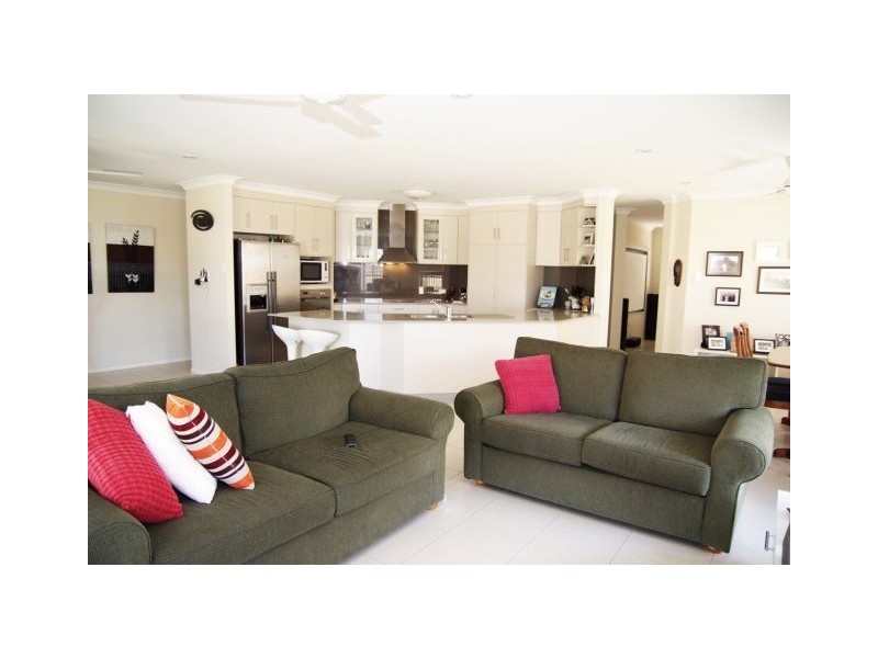 7 Woodroffe Place, Glenella QLD 4740