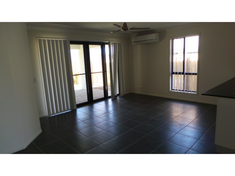 33 Newport Parade, Blacks Beach QLD 4740