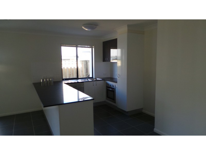 33 Newport Parade, Blacks Beach QLD 4740