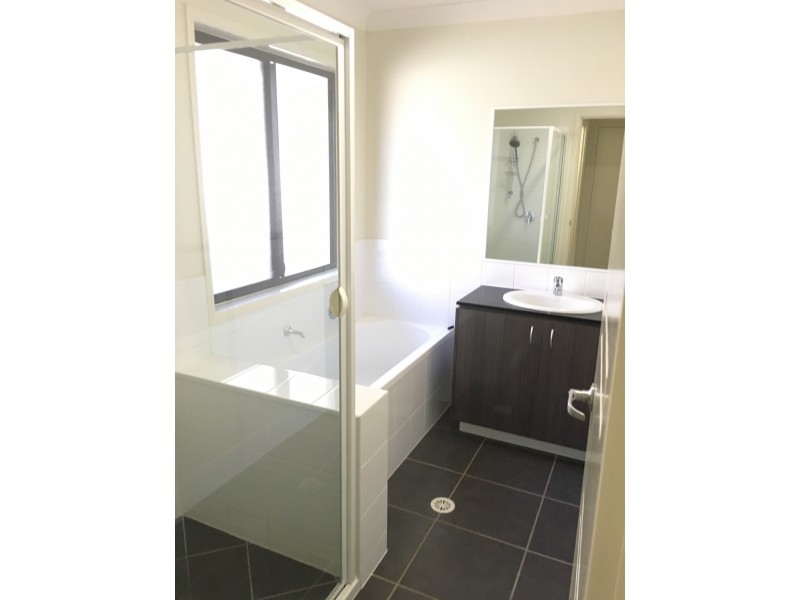 33 Newport Parade, Blacks Beach QLD 4740