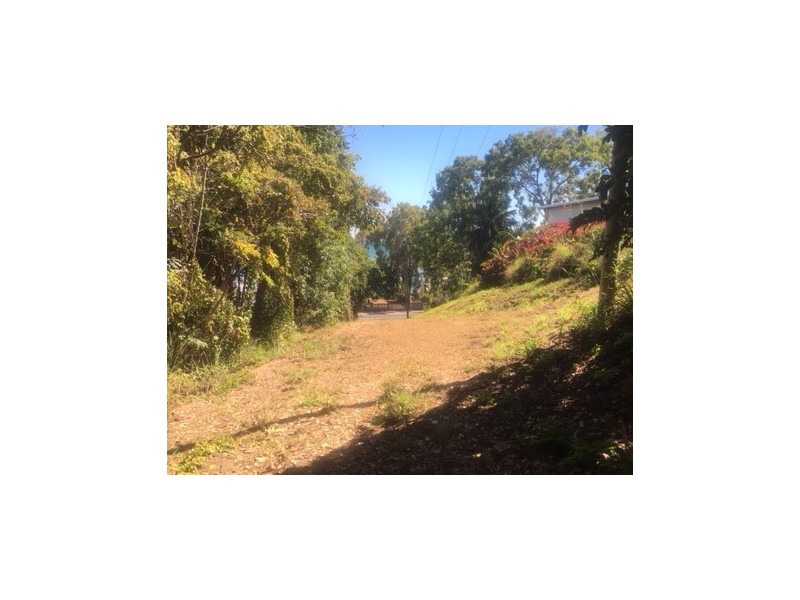 1 Kingfisher Street, Slade Point QLD 4740