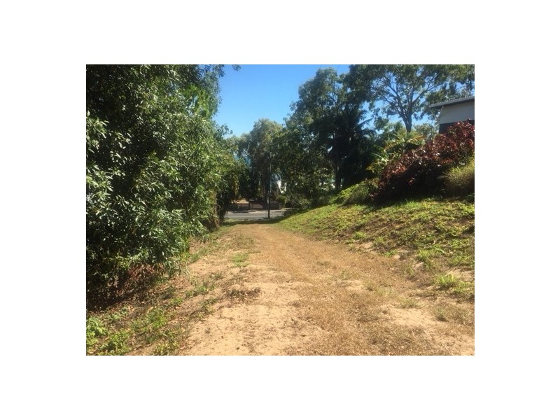 1 Kingfisher Street, Slade Point QLD 4740